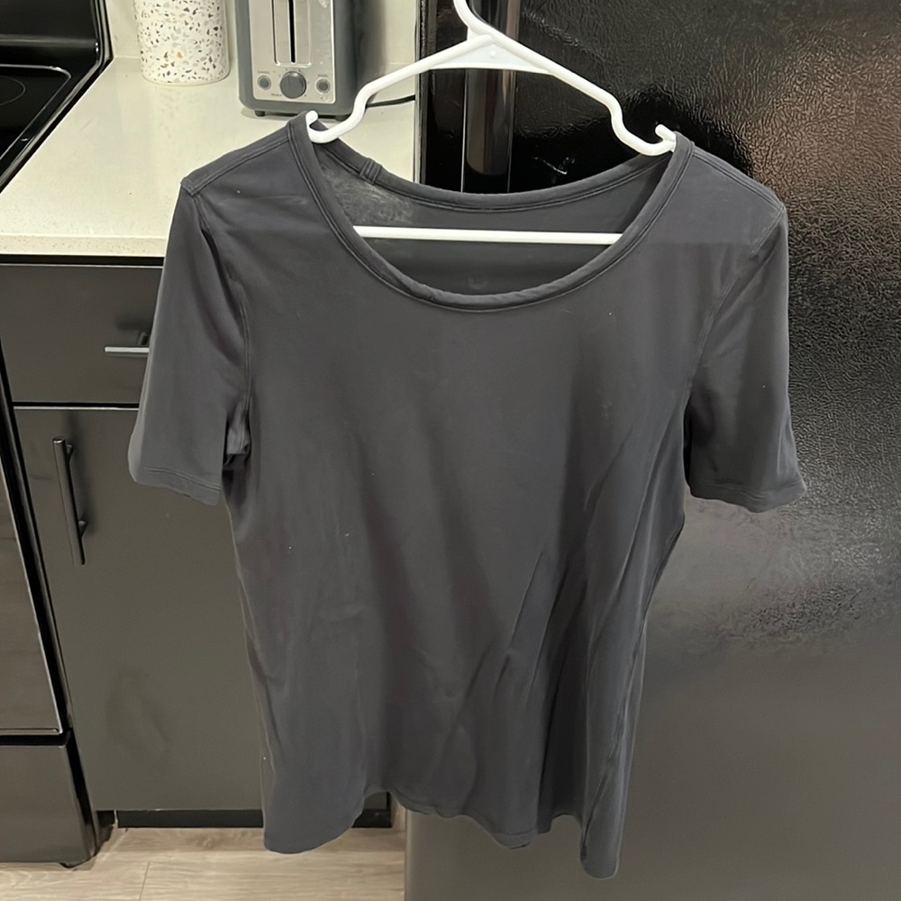 Black lulu top